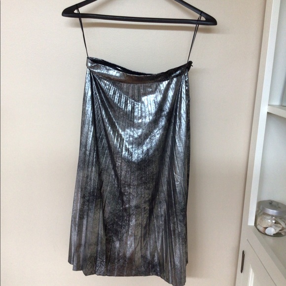 Romeo & Juliet Couture metallic pleated skirt - Picture 1 of 4